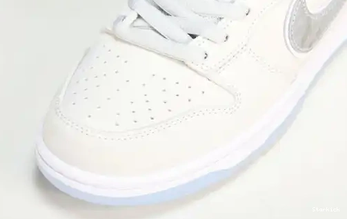 Low Family) and (Friends  Dunk FD8776-100 Nike White  Lobster SB 0704
